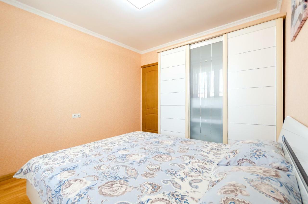 Artal Apartment On Obolonskaya Square 3 Kyiv Exterior photo