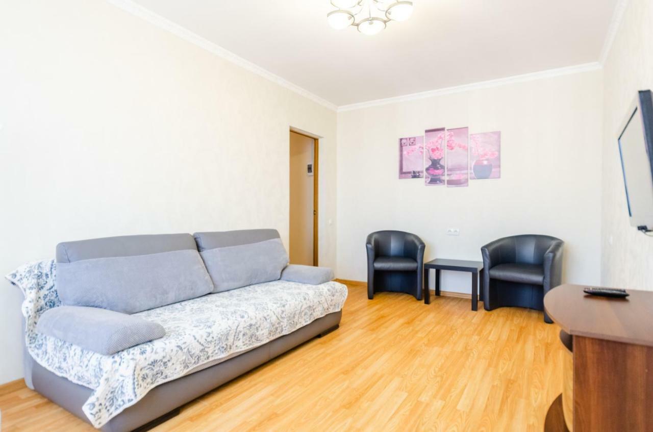 Artal Apartment On Obolonskaya Square 3 Kyiv Exterior photo